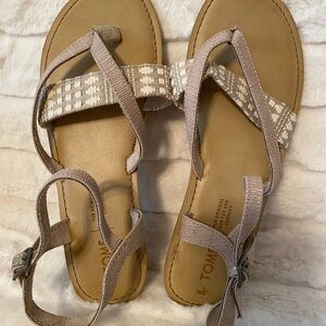 ✨🆕✨New Toms Sandals